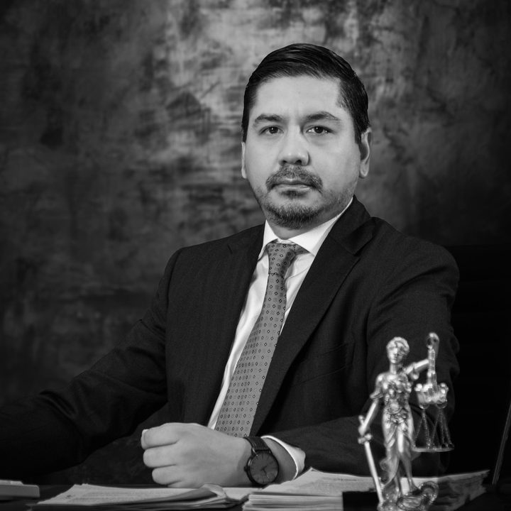 Roberto Calderón Padilla, Socio Director de Calderón-Padilla Abogados. Ver su tarjeta de presentación